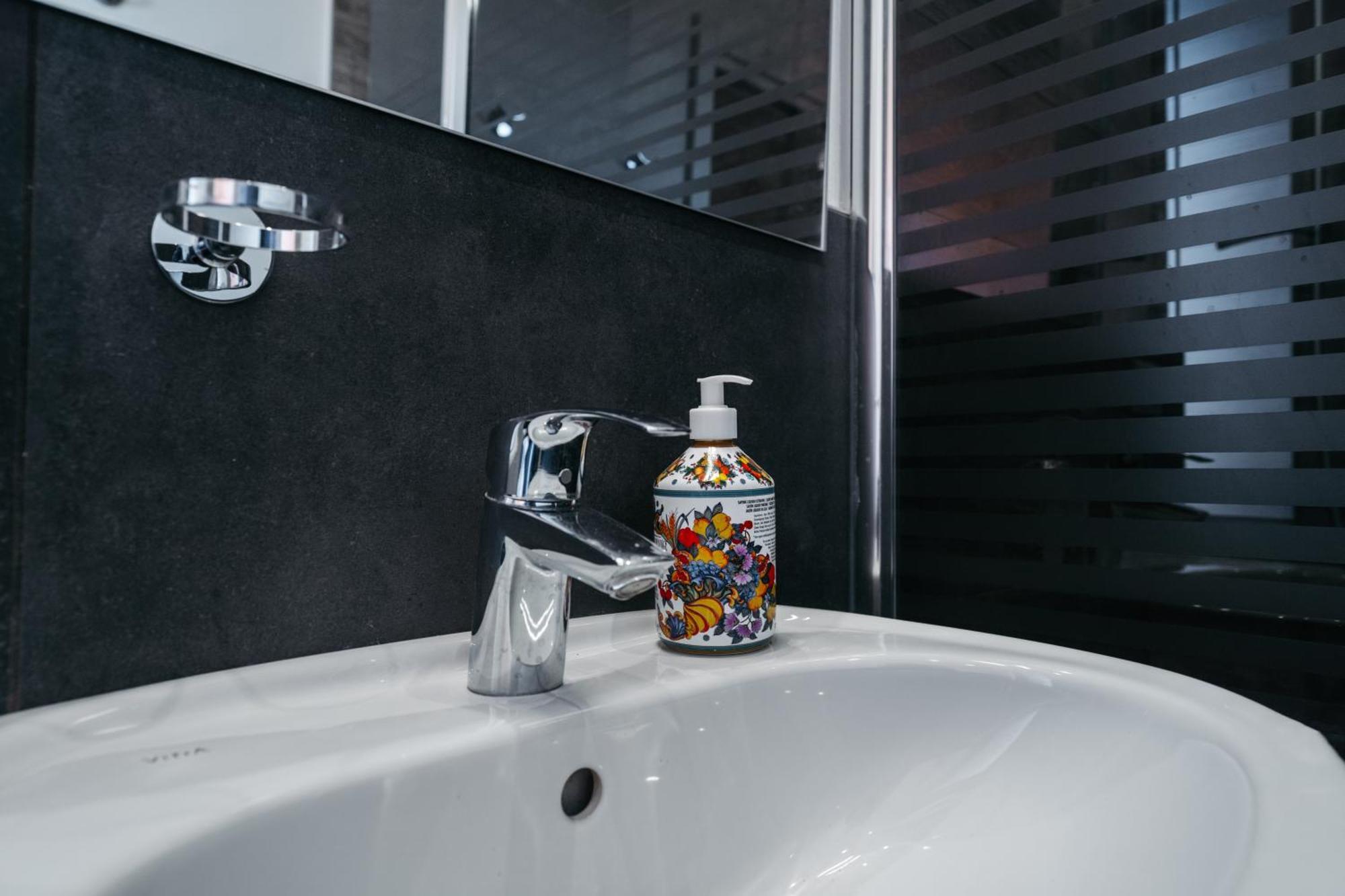 Porta Nuova Suites Верона Екстер'єр фото